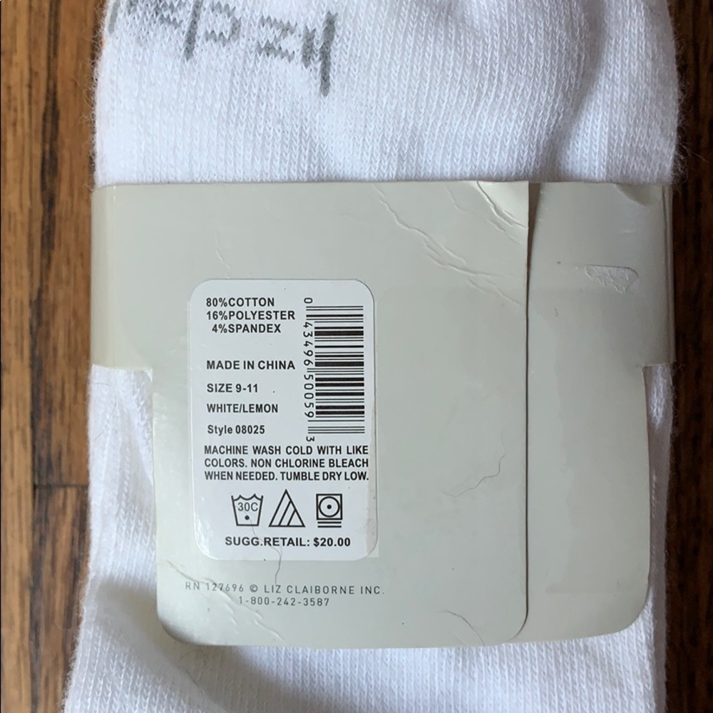 Liz Claiborne 6 pairs of Low Socks - Picture 3 of 5